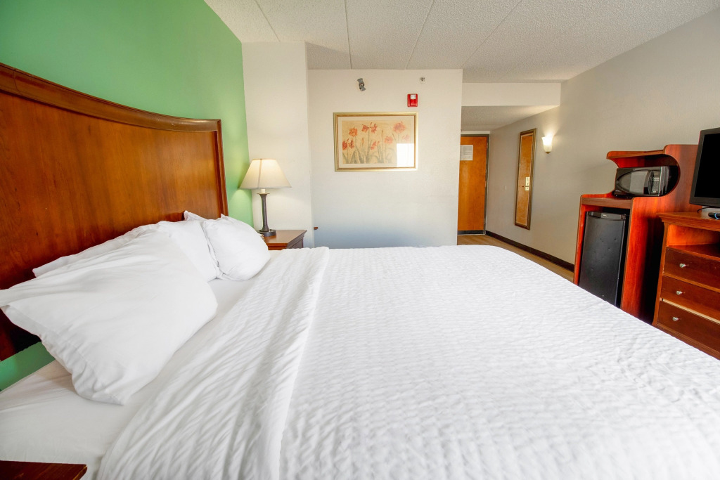 Tulsa Square Hotel Central, I-44 By OYO