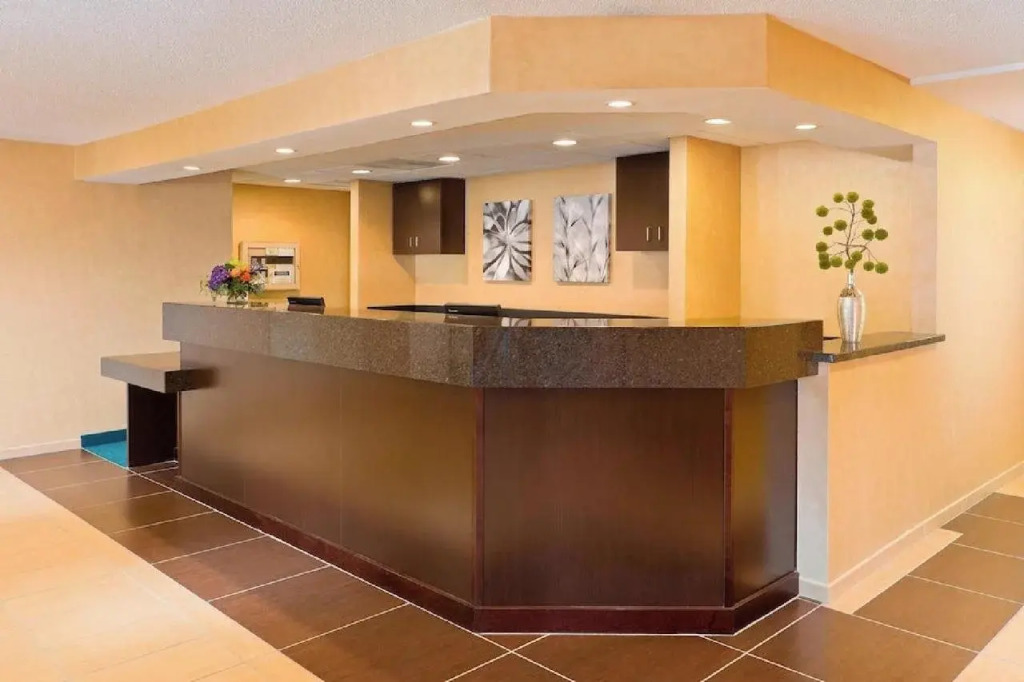 MainStay Suites Appleton Airport - Fox River Mall Area
