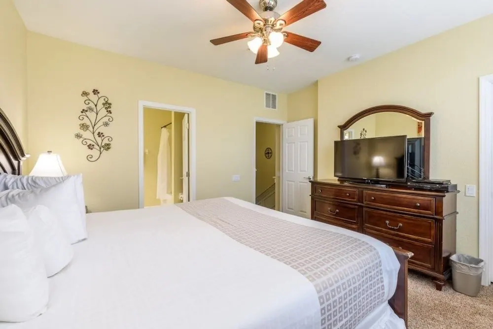 New Listing 3 Bed 3.5 Bath Vacation Townhome 4006 Home