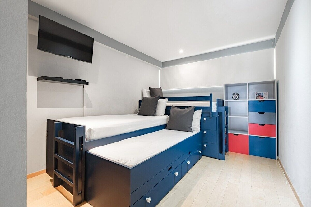 2BR Luxury Stay Mundial 2026 Skyline Views