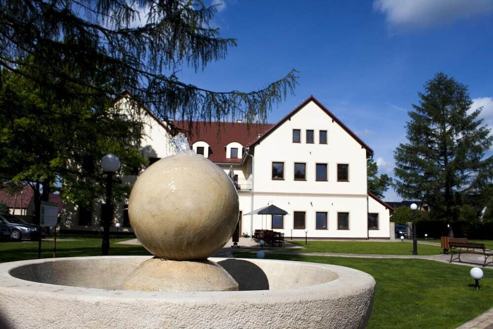 Hotel Modrzewiowy Dwór