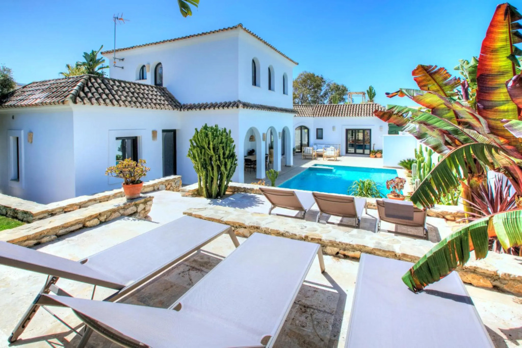 Villa Mas Tranquila - A stylish villa with pool 150m from the beach
