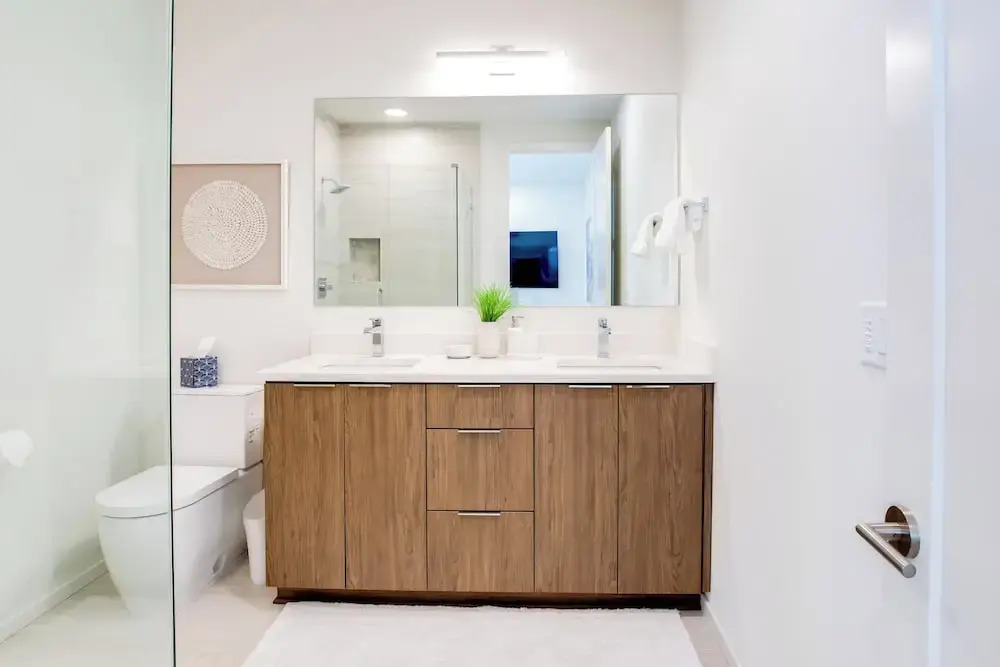 Luxe Seaside Vacation Rental: Walk Downtown!