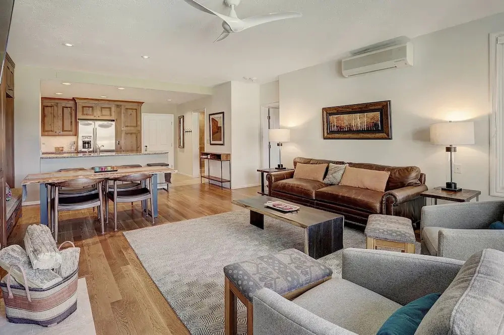 2Br Gorgeous & Updated Condo Arrowhead 2 Bedrooms 2 Bathrooms Condo