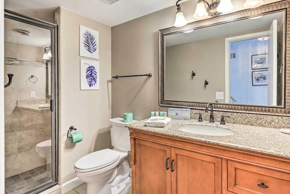Vintage Hilton Head Island Condo: Steps to Beach!