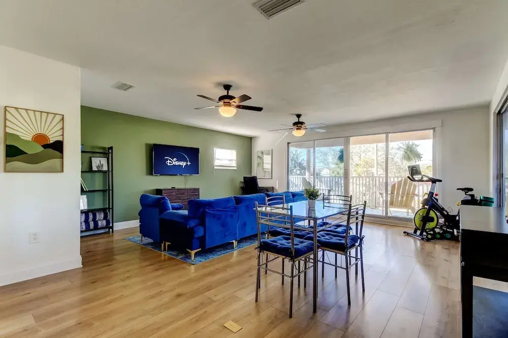 Simple Rooftop Gem 2 Blocks 2 Beach Pets Allowed