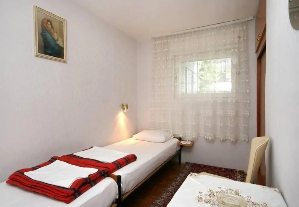 Apartments Ivy - 300 m from beach