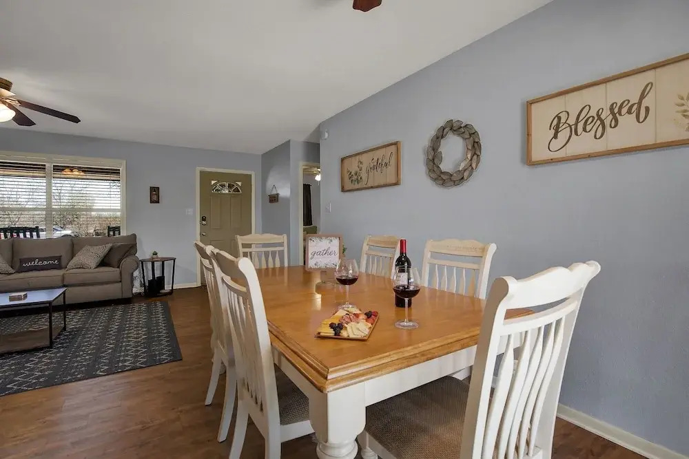 Cozy Haus With Fire Pit - 3 Min Drive to Main St!