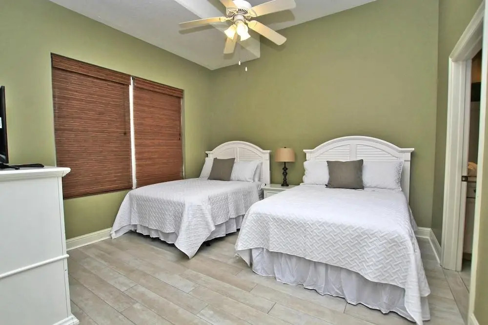 Wharf 902 by Youngs Suncoast