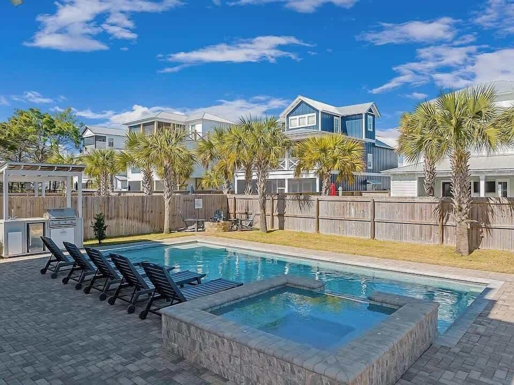 Costal Style 3-story W 7BR and Near the Beach