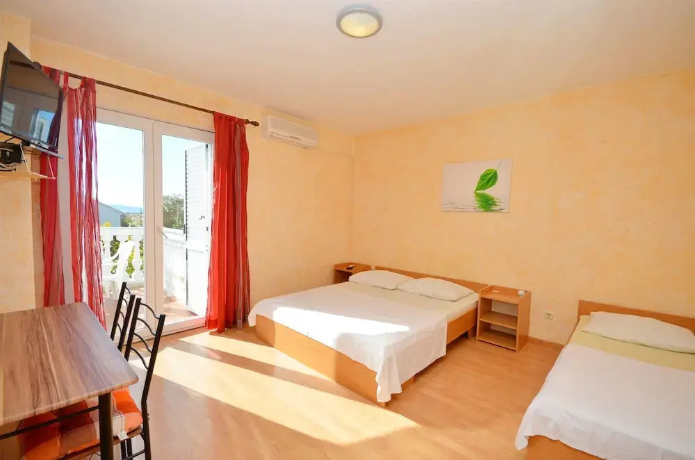 Apartment and Rooms Ivana