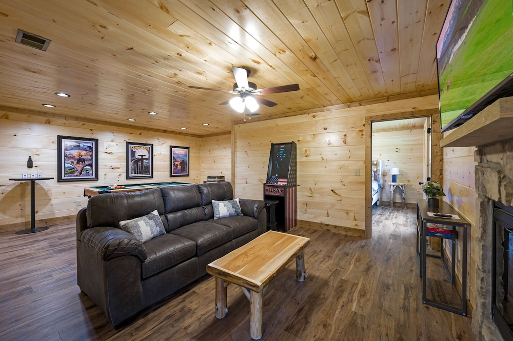 Stunning 4 King Suites Hot Tub Views Gamerm