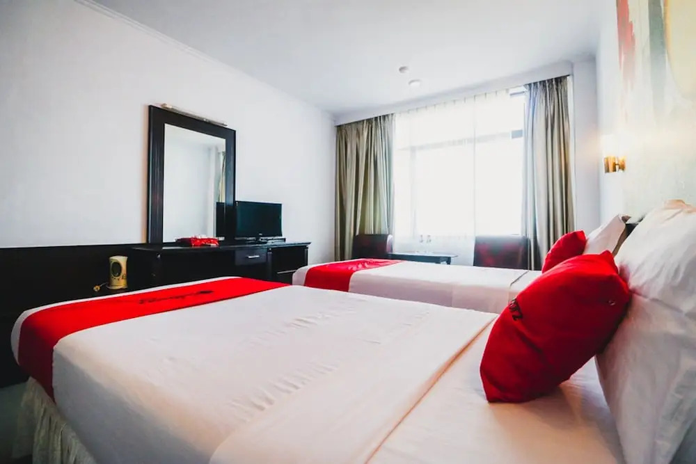 Reddoorz Plus near Mall Ratu Indah 2