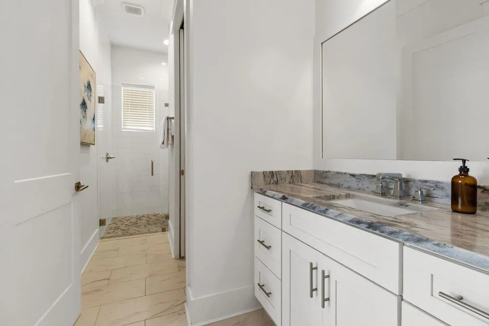 Destin's Gem by Avantstay Steps to the Beach w/ BBQ & Pool