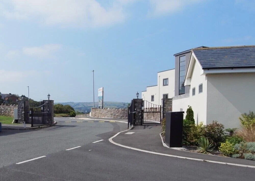 Impeccable Modern Two Bed House in Colwyn Bay