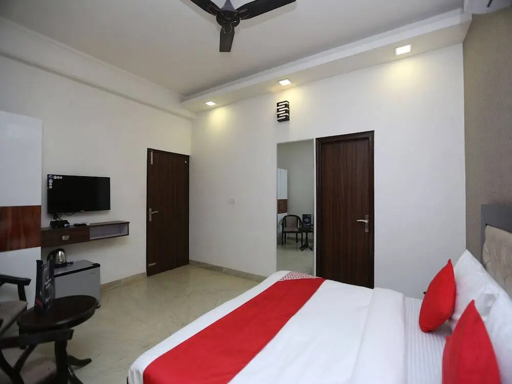 The Destiny Inn by OYO Rooms