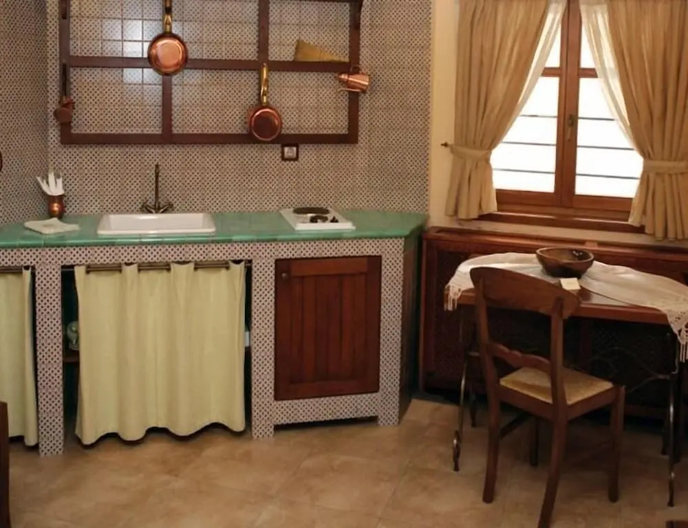 Roes Suites
