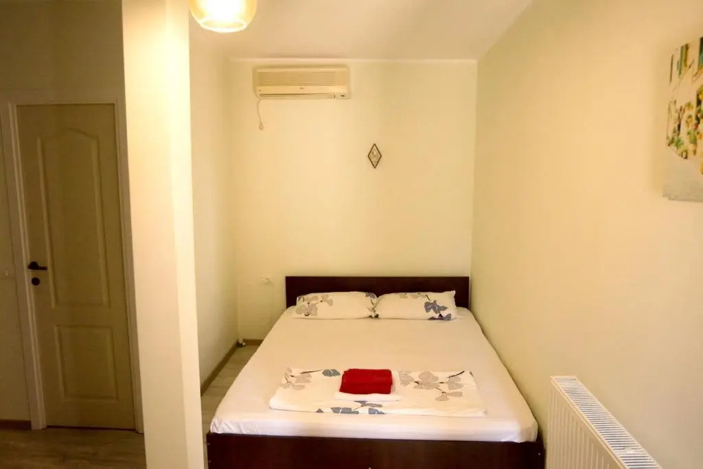 3 bedrooms house at Constanta 500 m away from the beach with enclosed garden and wifi