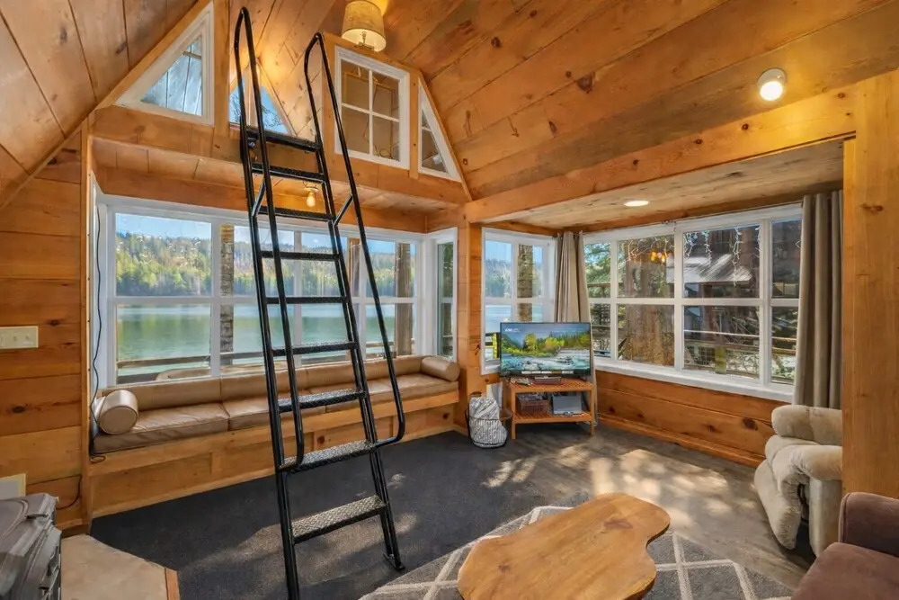 Doc Roy's Legacy On Fish Lake Home by NW Comfy Cabins by RedAwning