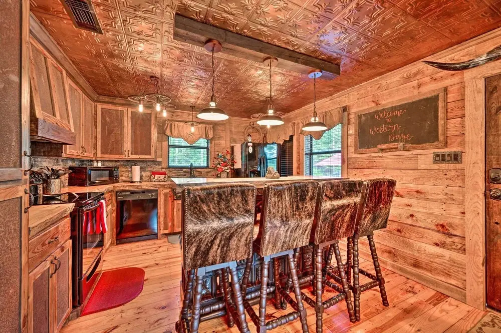 2 Mi to Choctaw Landing: 'western Daze' Cabin!