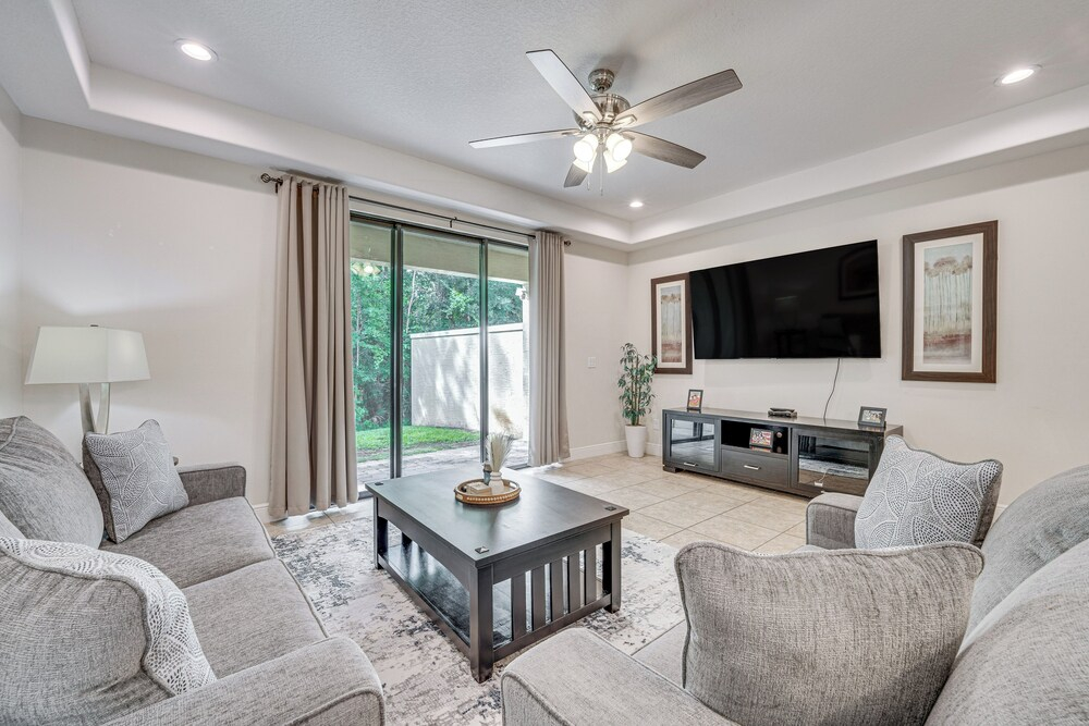 7 Mi to Disney: Davenport Townhome w/ Patio & Pool