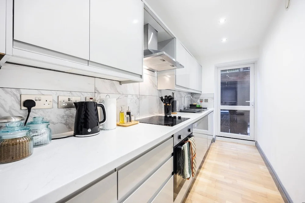 3 Bedroom Apartment by River Thames