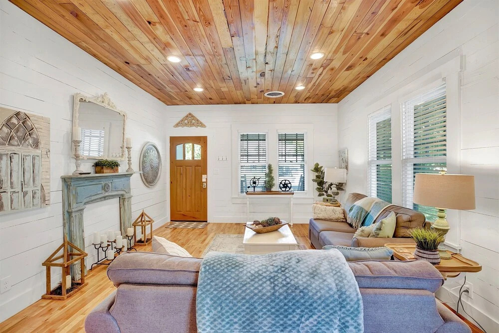 Luxury Home Near Main With Hot tub