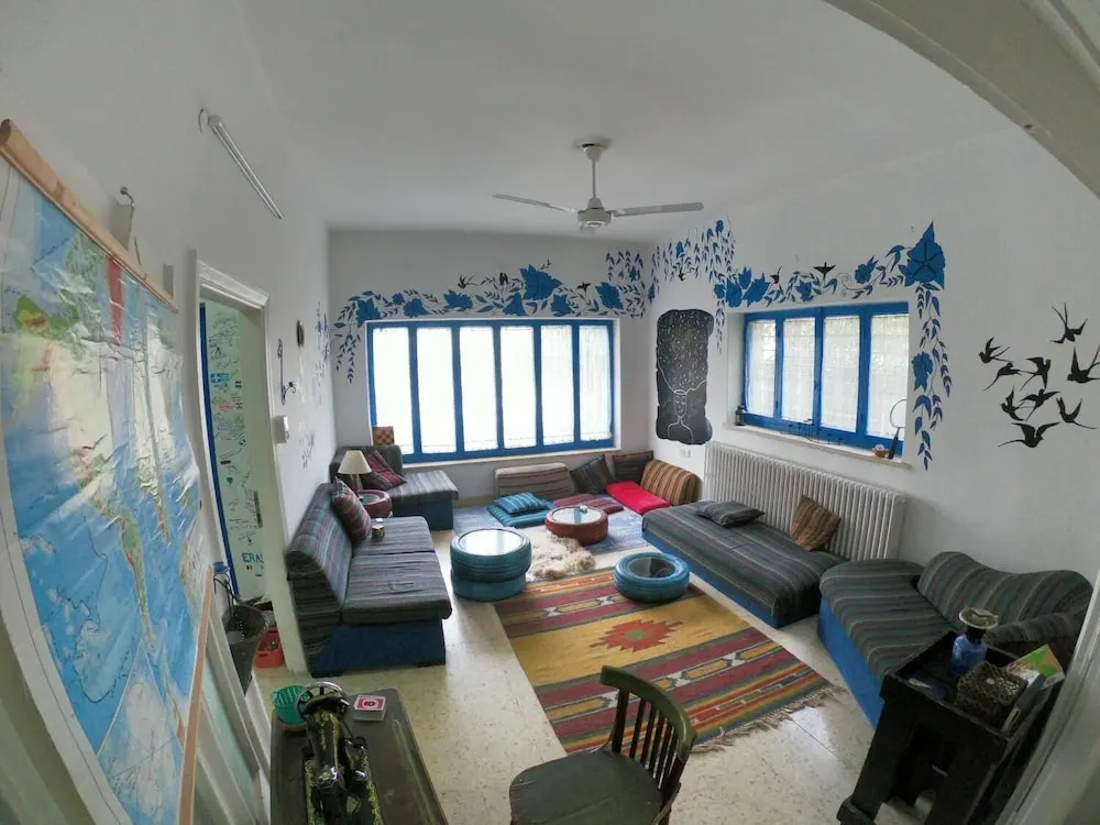 Battuta Hostel