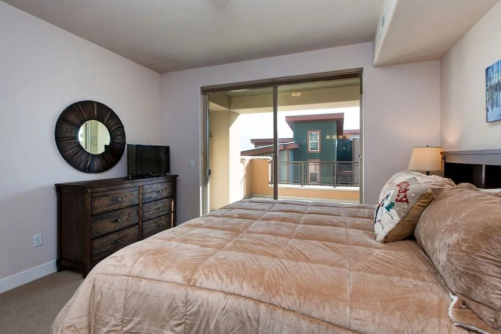 Two-Bedroom Townhome in Newpark Terrace by RedAwning