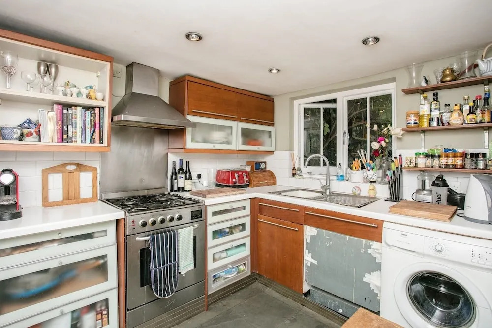 Spacious 3 Bedroom House in Clapton