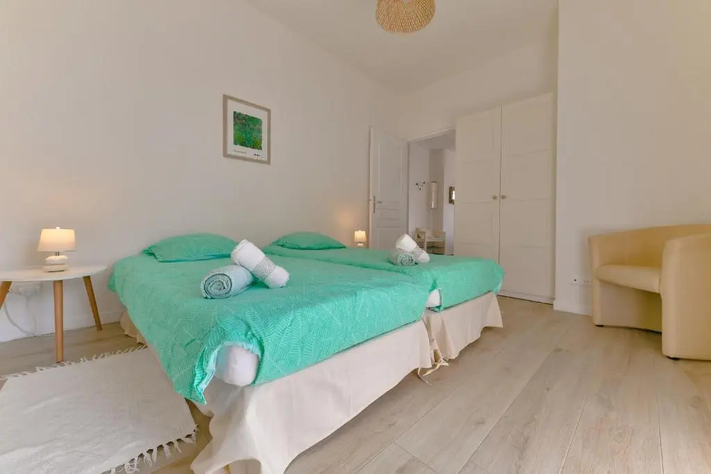 Appartement refait à neuf, proche plage et centre ville- Ajaccio-Parc Berthaut