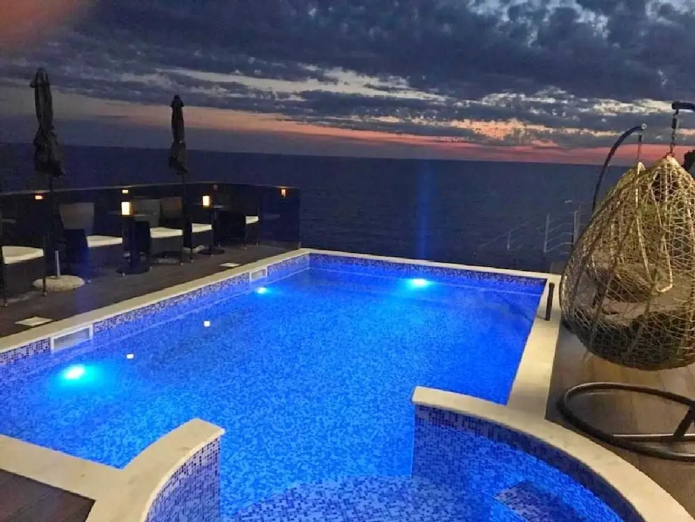 Apartment and Rooms Lux Beciragic