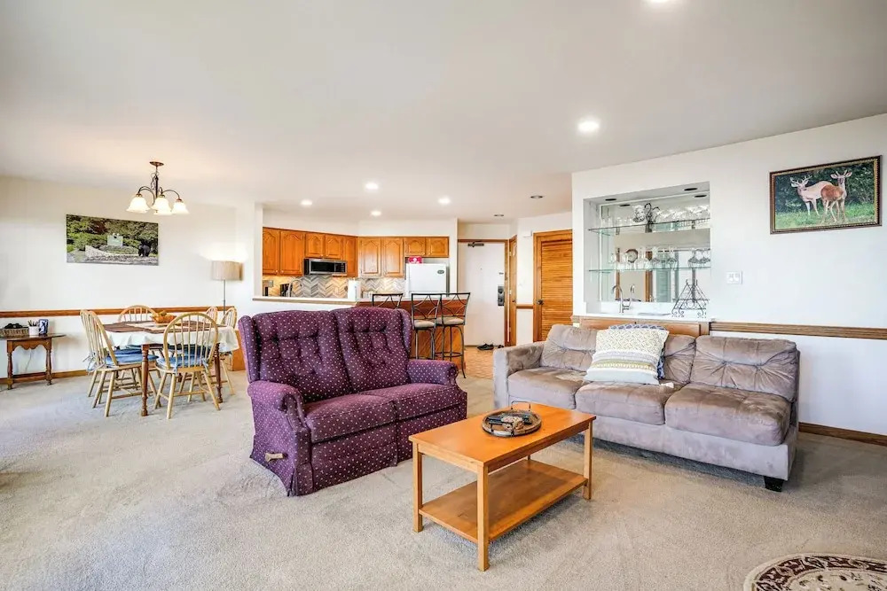 1 Mi to Wintergreen Resort: Mtn-view Condo!