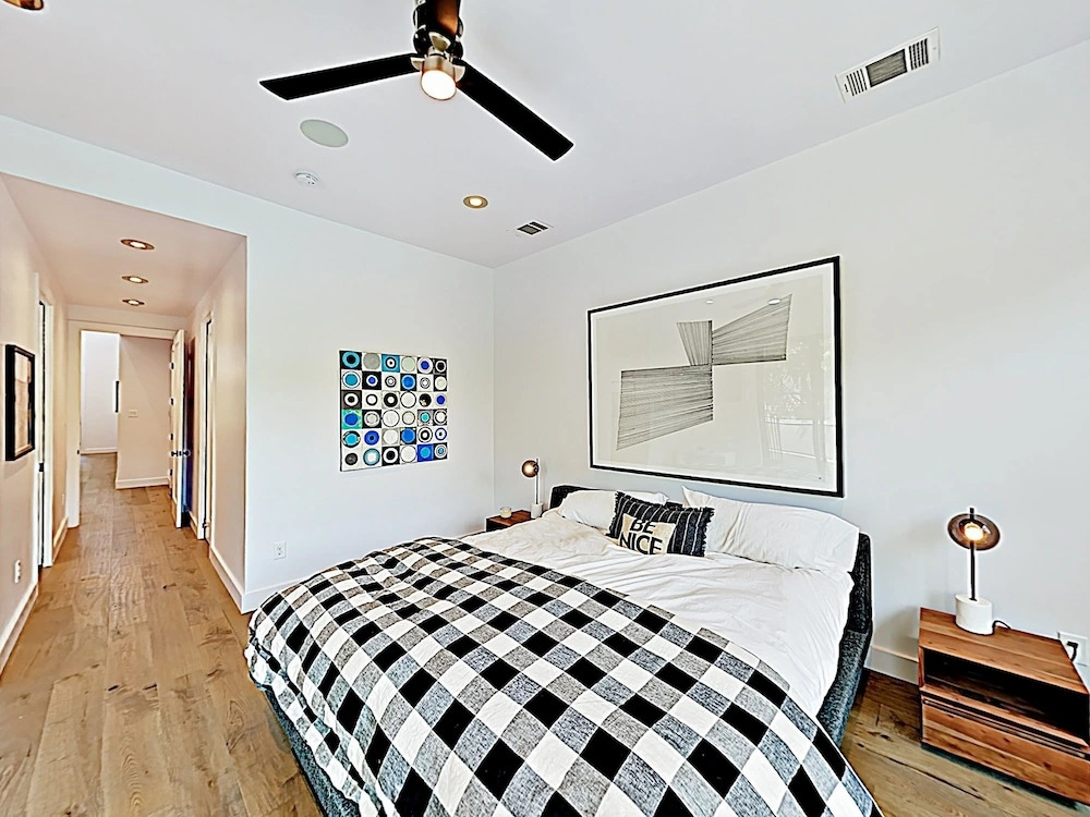 New Listing! Spacious Luxe Near Downtown 4 Bedroom Home