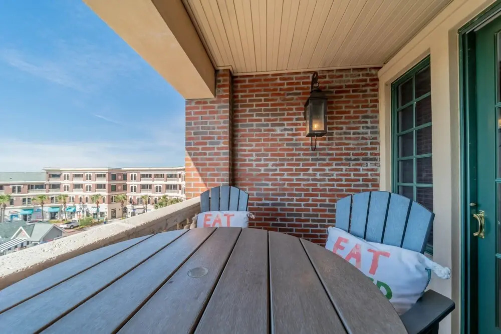 The Flipside 30A - 3 Br condo by RedAwning