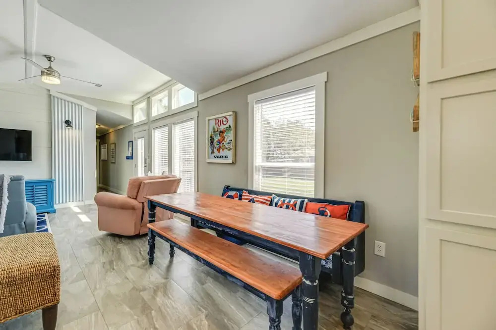 2 Blocks From Aransas Bay: Family Home w/ Patio!