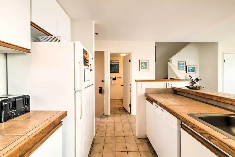 Oceanfront Kailua-kona Townhome w/ Pool & Views!
