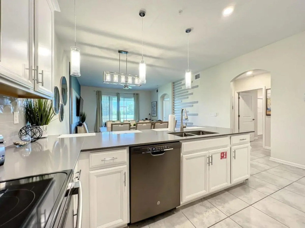 Stunning 2BR Condo in Four Corners with Game Room and free resort amenities
