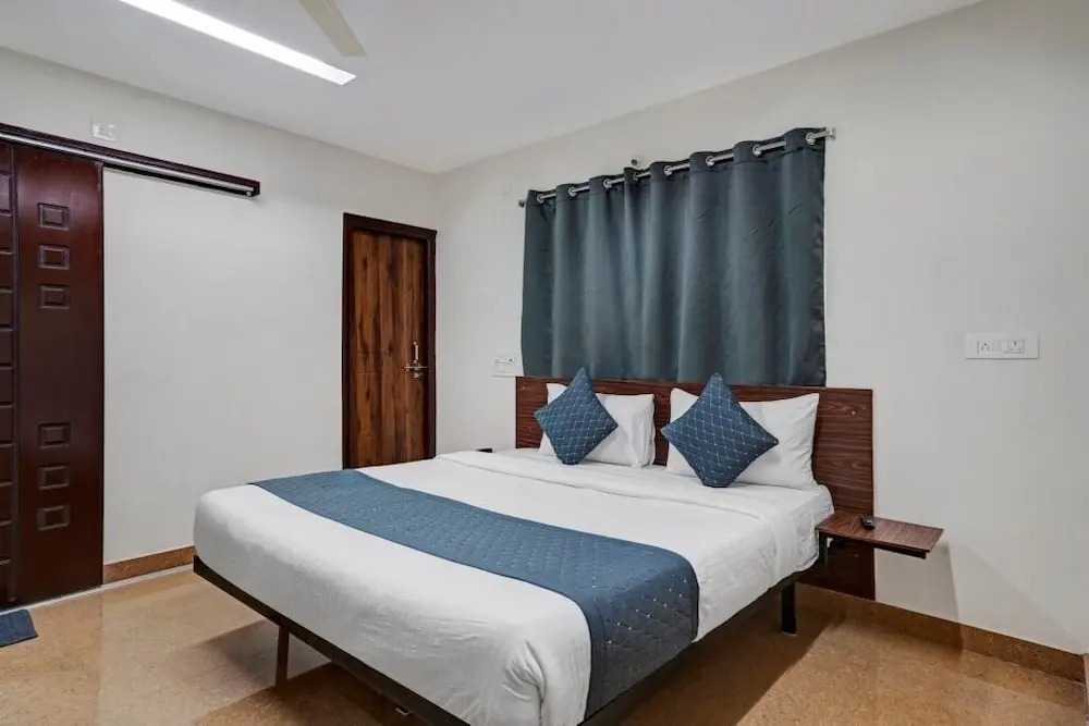 iROOMZ Fusion Inn Suites