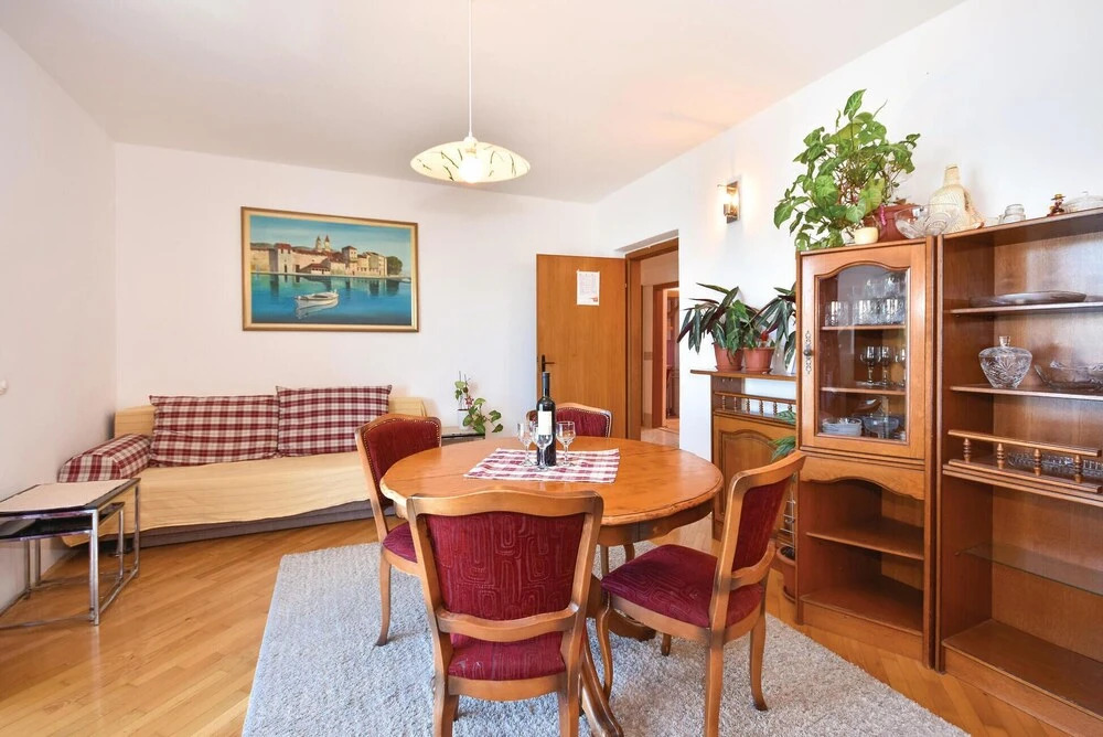 Amazing Home in Okrug Gornji With Wifi and 2 Bedrooms