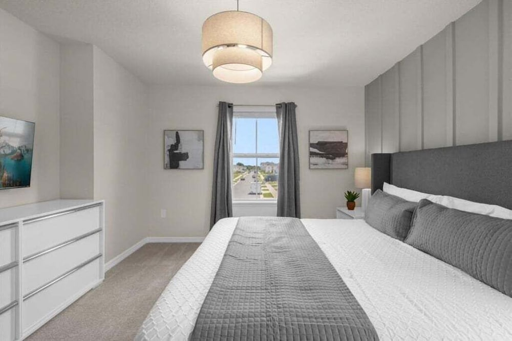 7 Bedroomss/ Windsor Cay Home