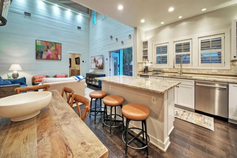 16 Palms by Avantstay Luxury Getaway, Backyard Oasis Pool & Playscape Access