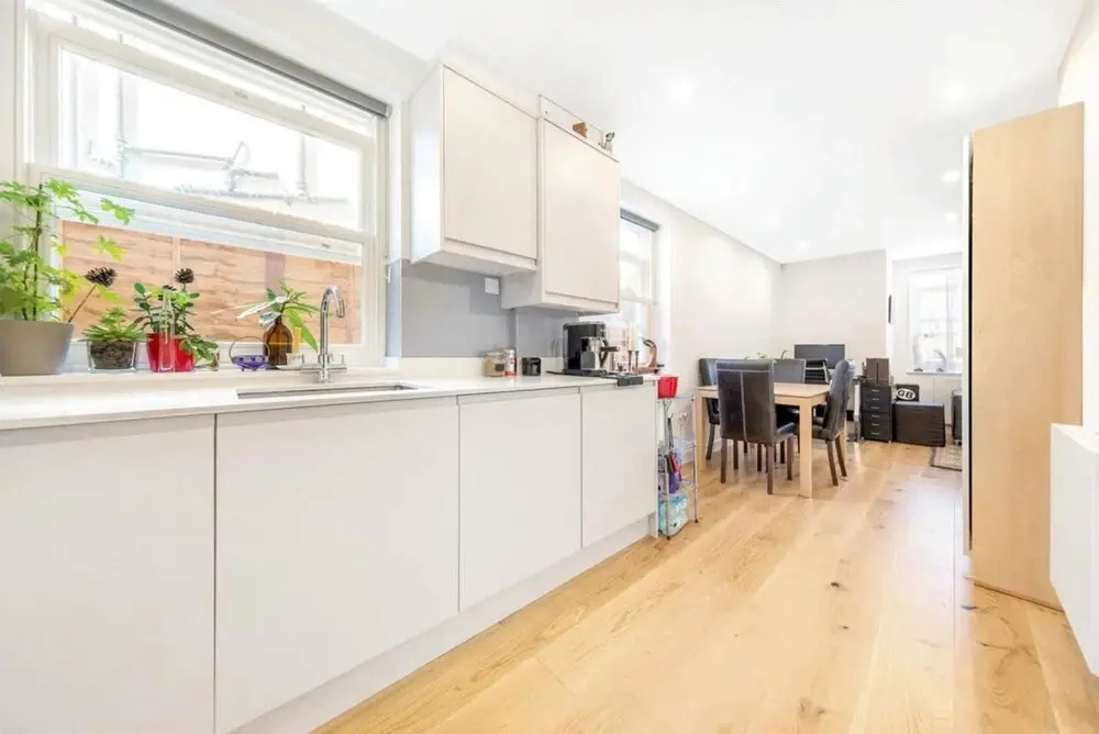 Modern 2 Bedroom Home With Private Garden