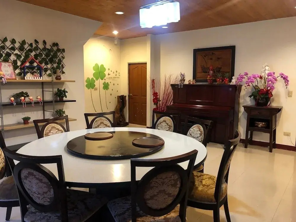 YOLOHO villa