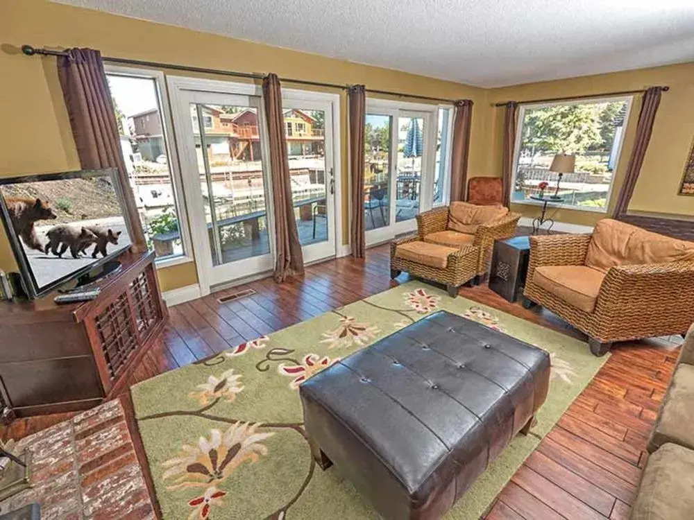 2073 Traverse Court By Redawning