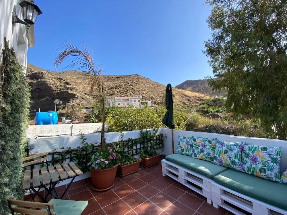B&B and Apartments El Charco Azul