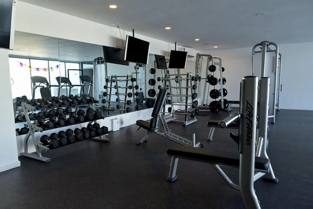 Brand New Lovely 1BR Apartment PDC Rooftop Pool Gym Pool Table Nice Amenities