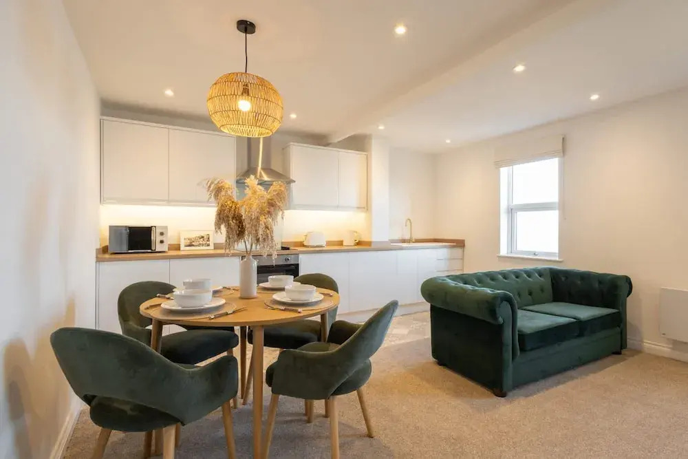 Host & Stay - Kings Court Apartments