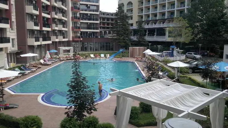 Persey Admiral Plaza Apartments