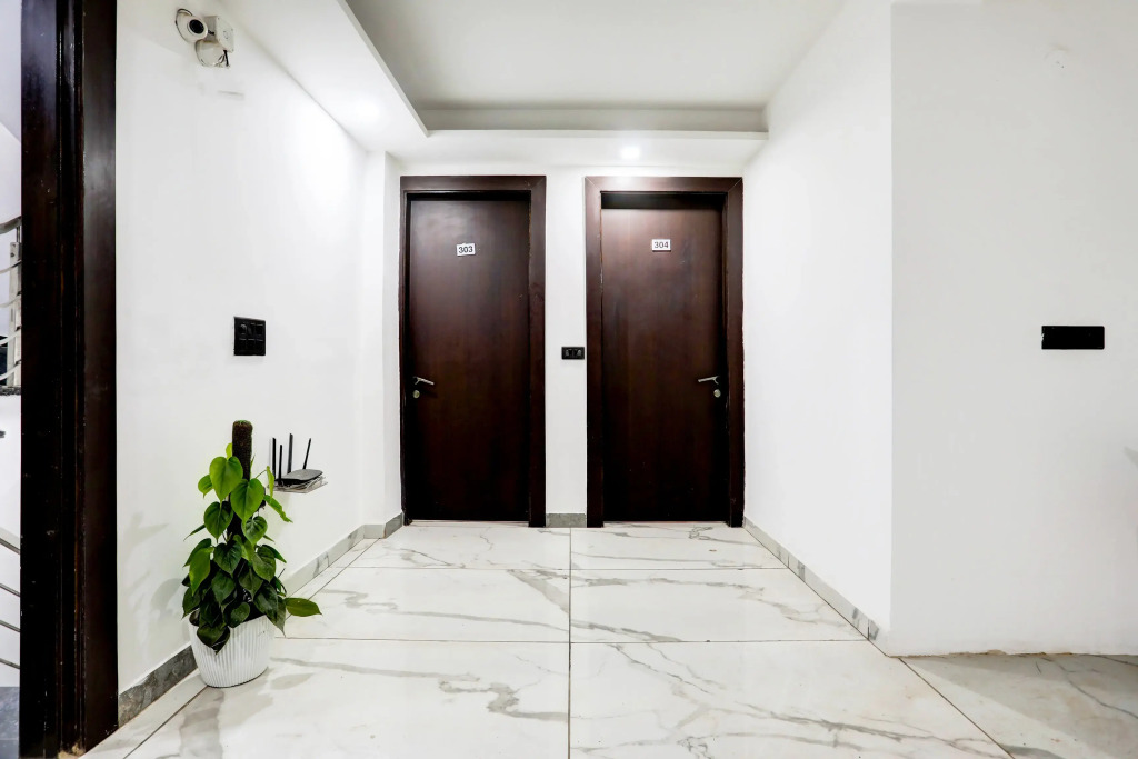 Super Townhouse Sector 52 Near Artemis Hospital